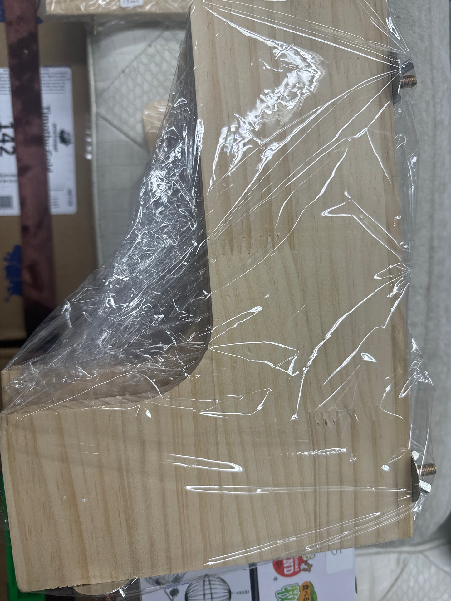 L shaped ledge or platform 27 cm and 19 cm on sides x 9 cm width with 3 sets of screws n washers