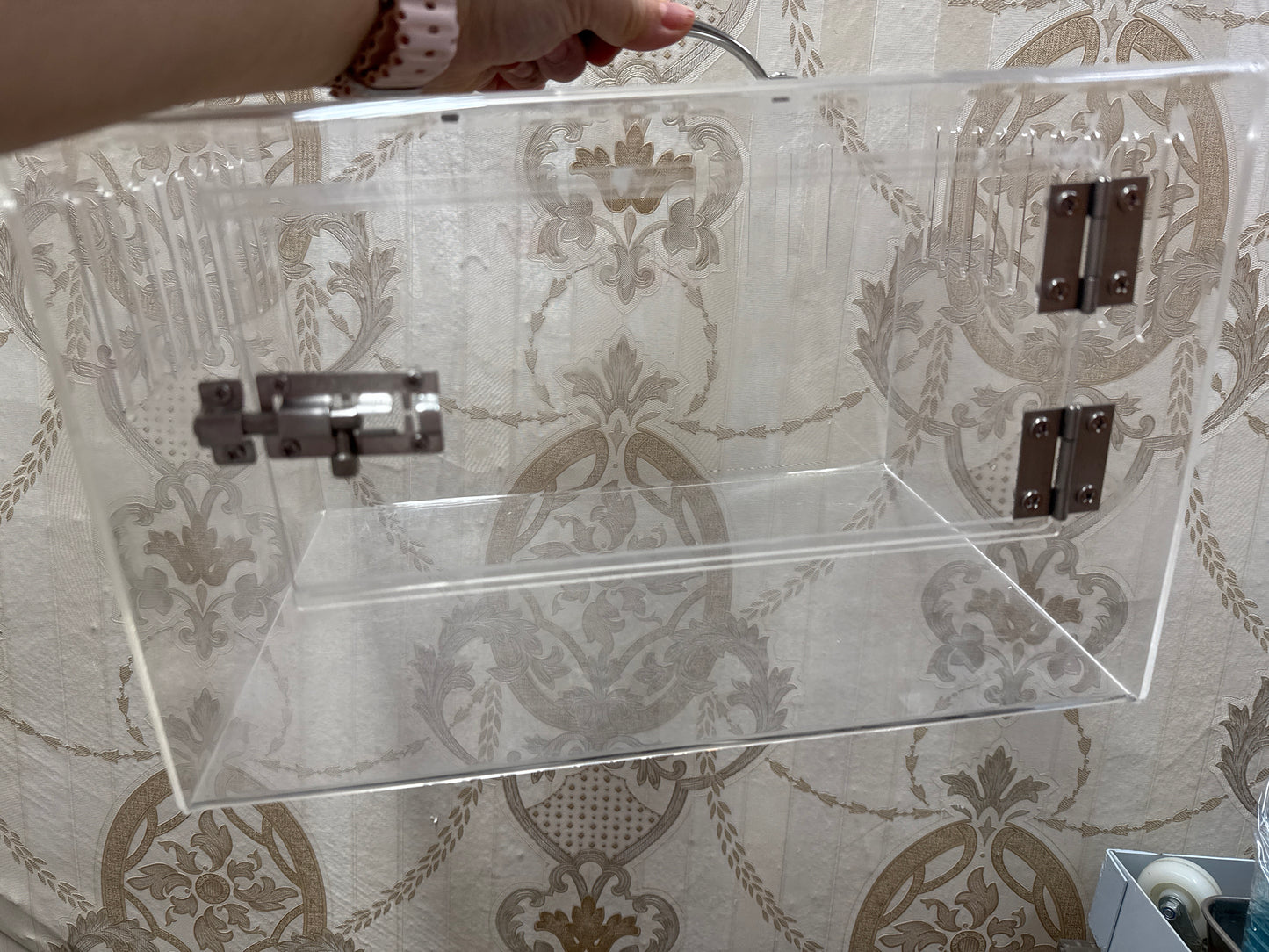 Used items/ used products/ 90% or brand néw items