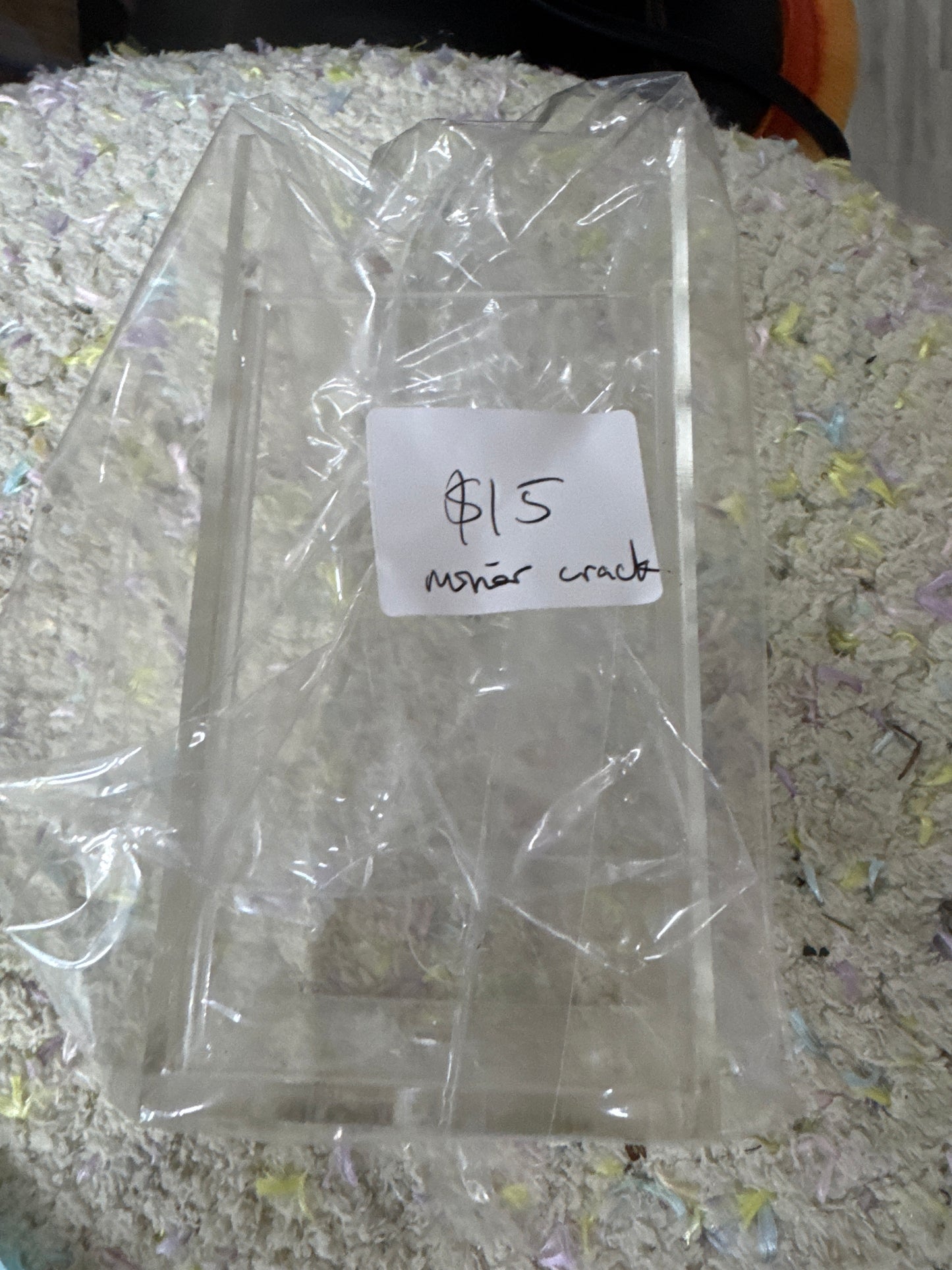 Used items/ used products/ 90% or brand néw items