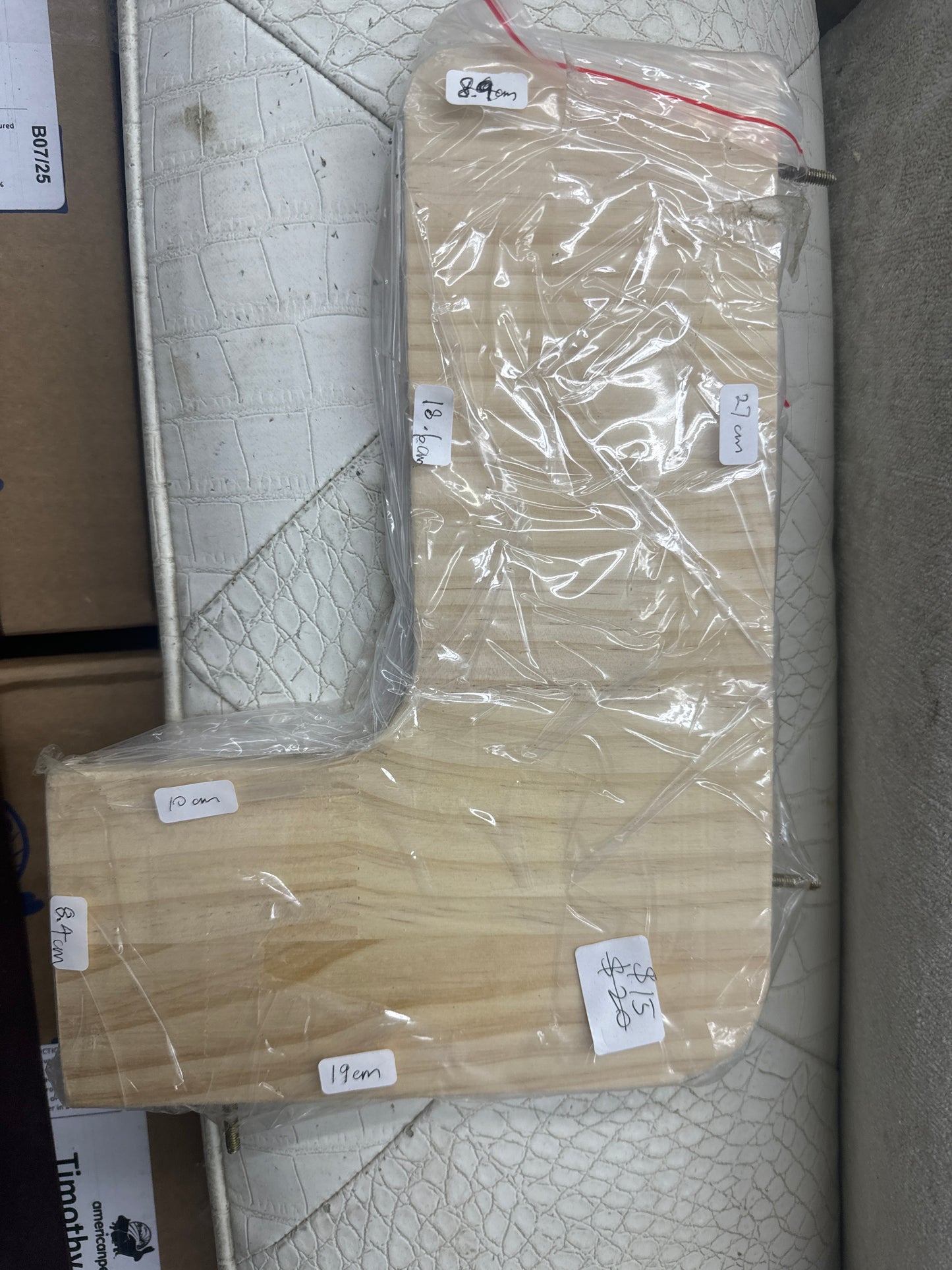 L shaped ledge or platform 27 cm and 19 cm on sides x 9 cm width with 3 sets of screws n washers