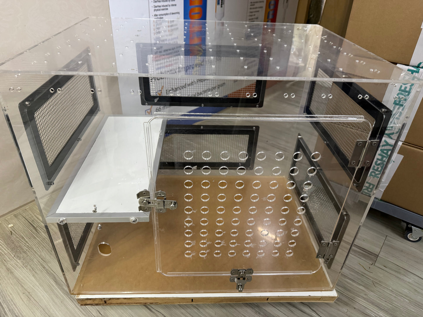 Used items/ used products/ 90% or brand néw items