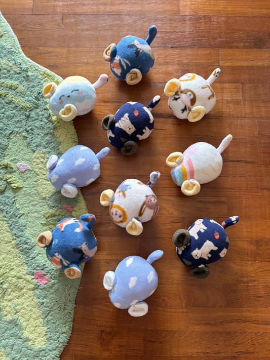 Anti Pill fleece products: chin beanies, tempura pillows and hammocks by Flurries