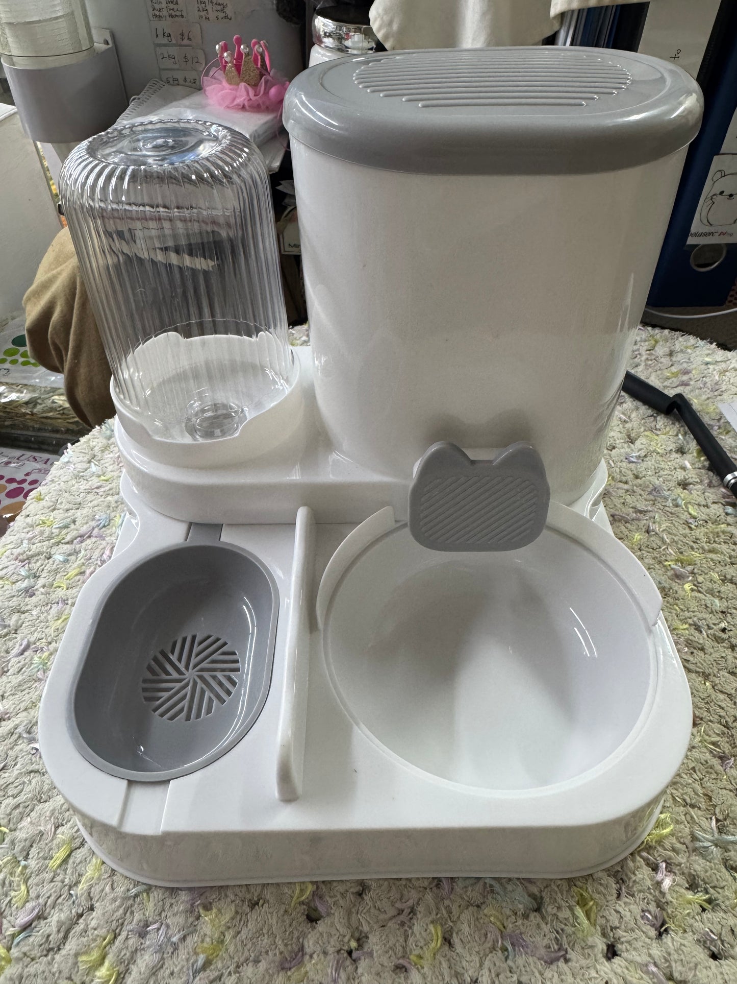 Clearance: Cat/ Dog food and water dispenser. Cover to stop flow of kibbles as desired. Brand new