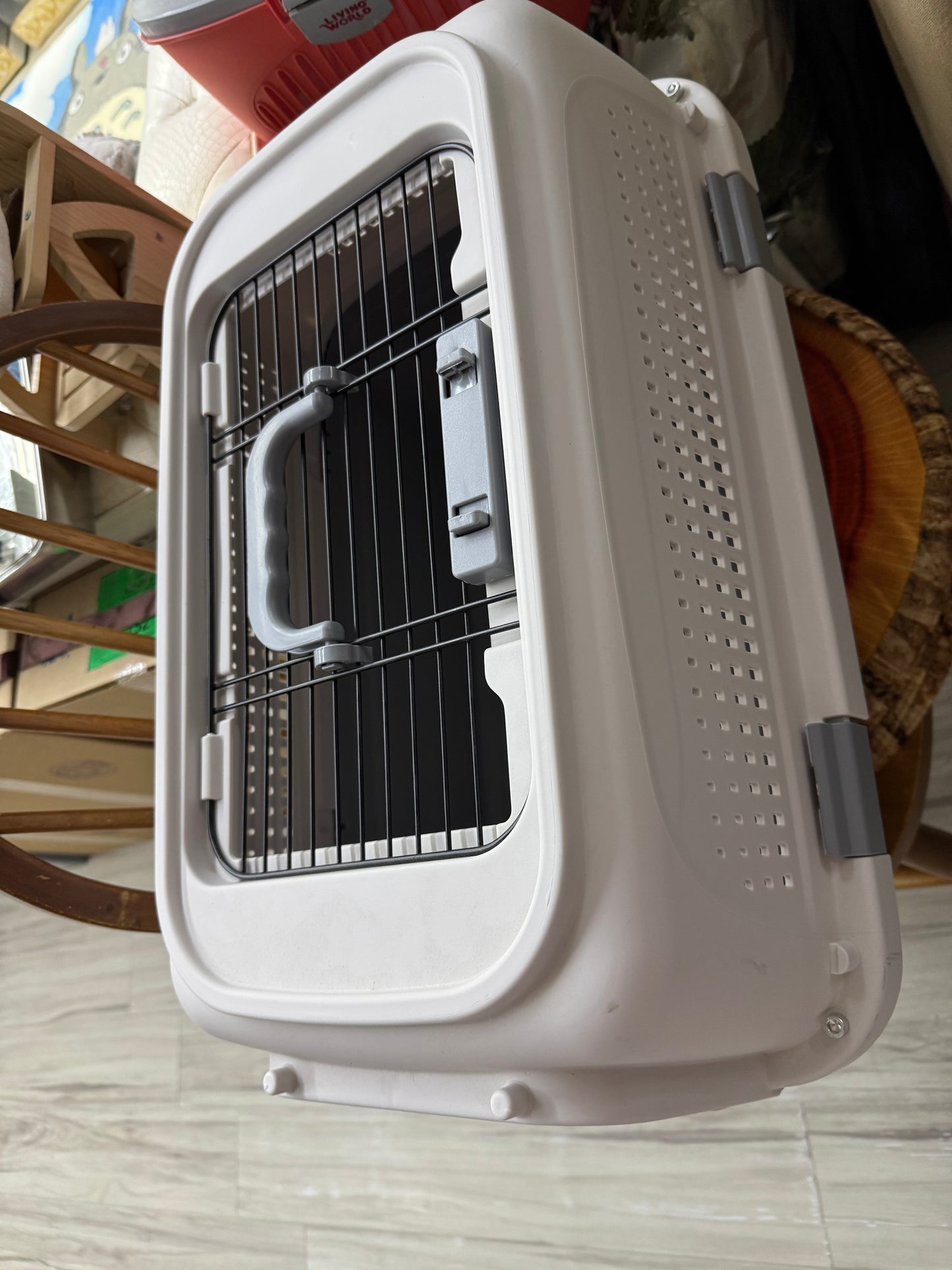 Pet carrier/ crate for cats, rabbits, dogs or even chinchillas and birds