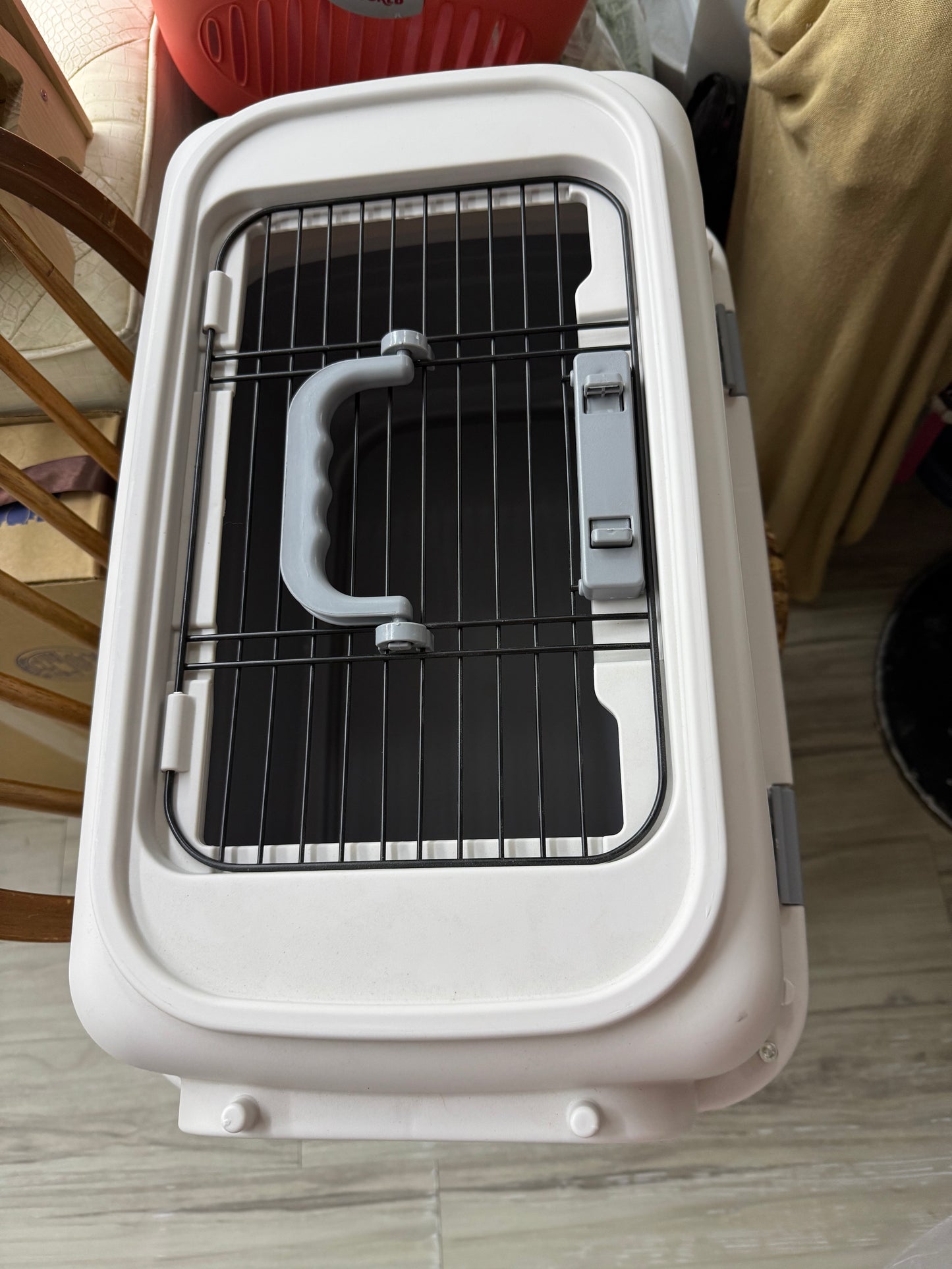 Pet carrier/ crate for cats, rabbits, dogs or even chinchillas and birds