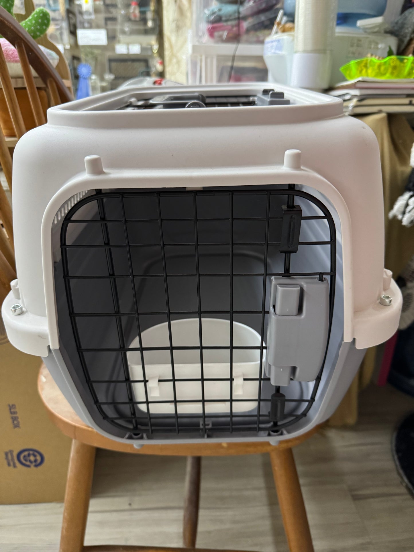 Pet carrier/ crate for cats, rabbits, dogs or even chinchillas and birds