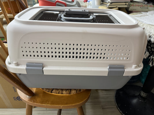 Pet carrier/ crate for cats, rabbits, dogs or even chinchillas and birds