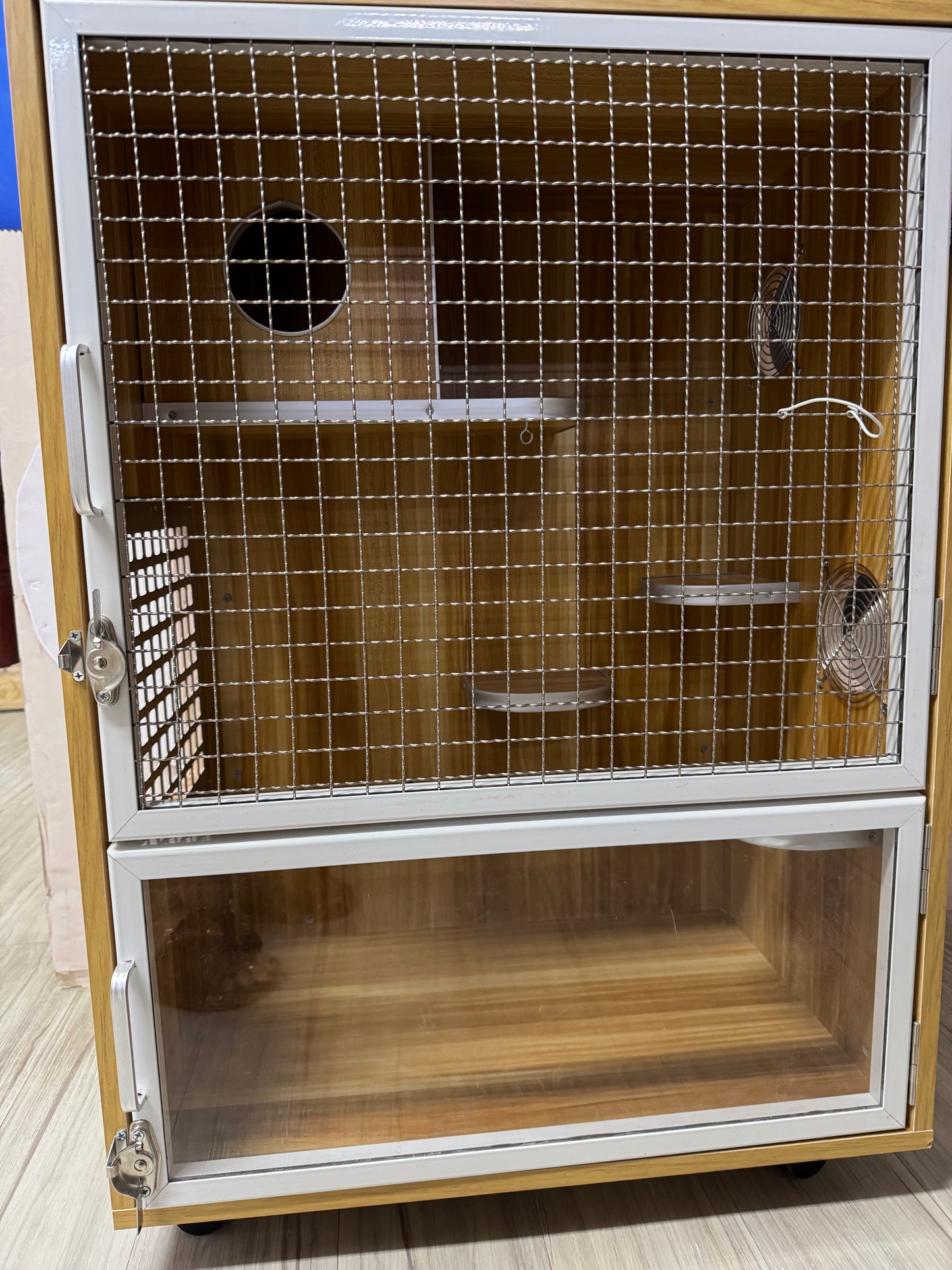 Wooden cage 60 cm length x 40 cm deep and 80 cm height
