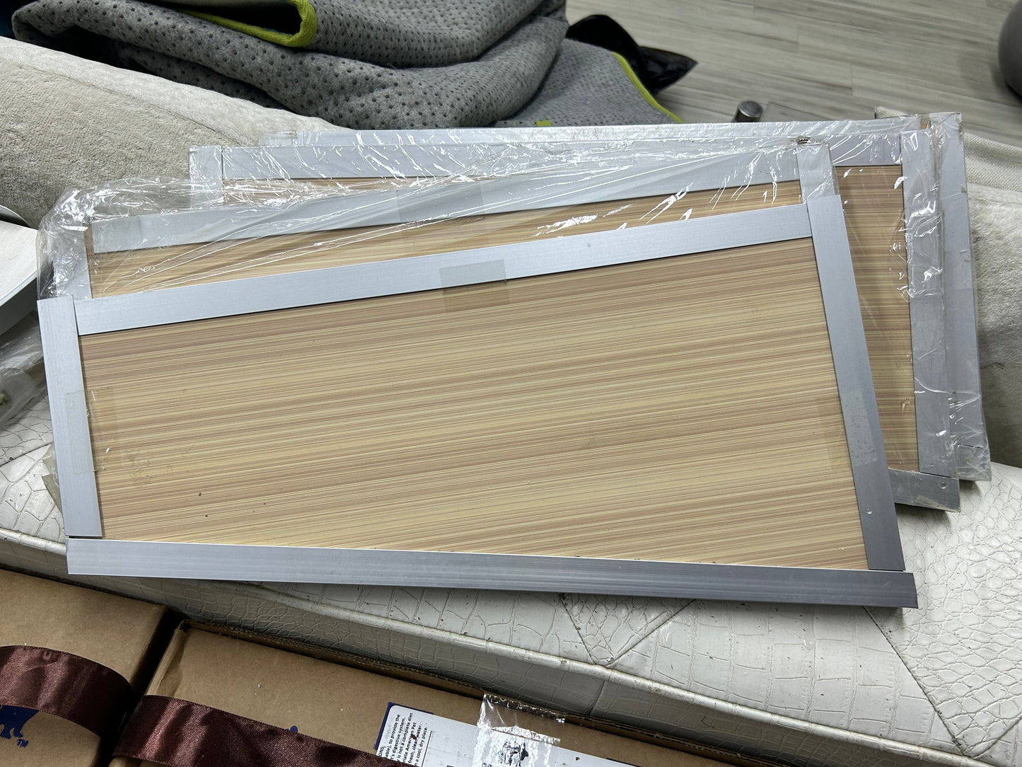 Tapered wooden platform with aluminium edges for previous version of acrylic cage from me