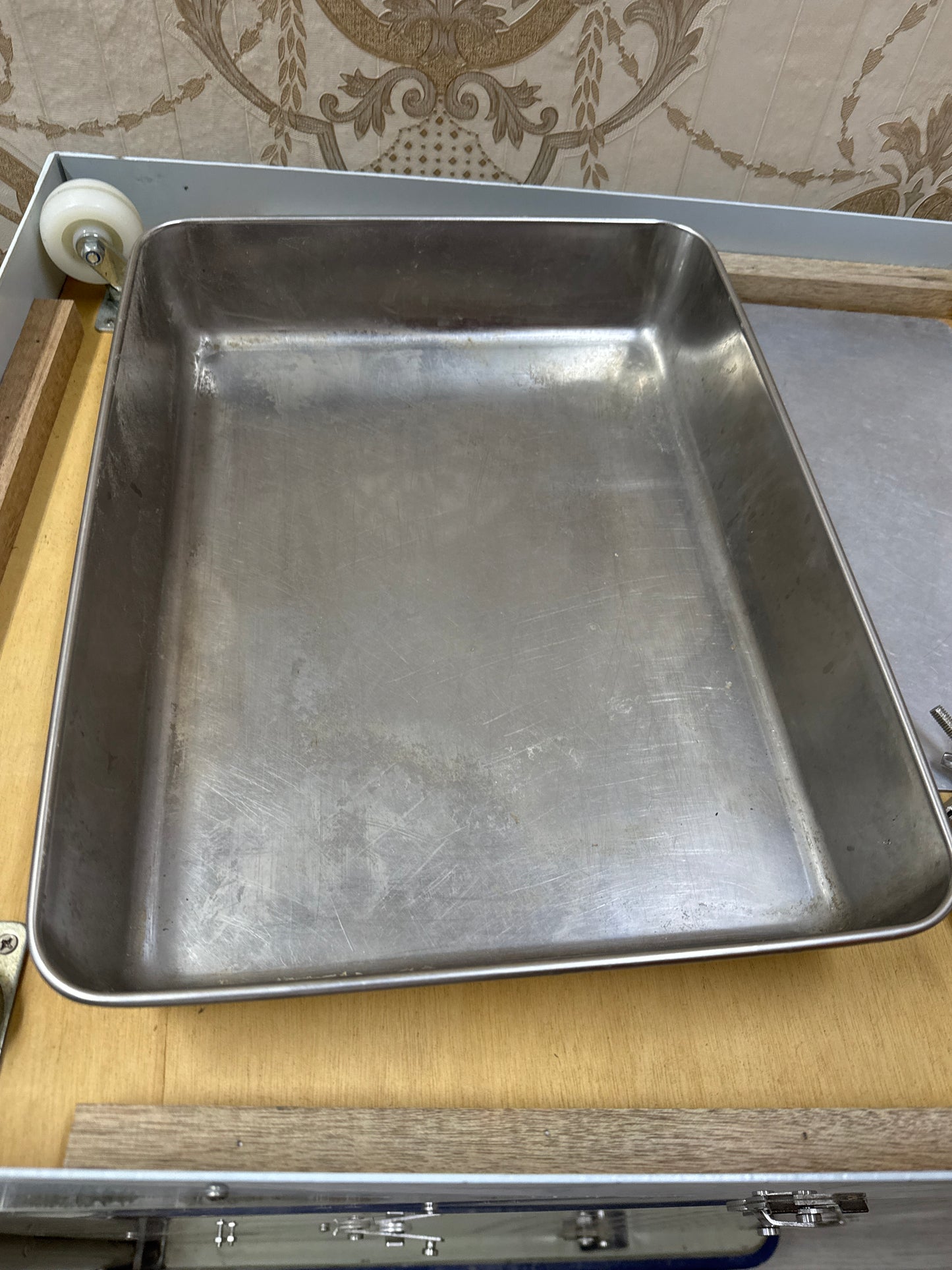 Used items/ used products/ 90% or brand néw items