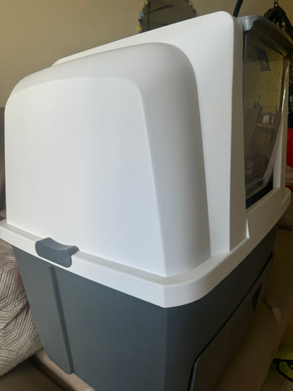 Very good condition Catit Smartsift Litter box / bin with airsift filter system worth $139 (model 50685)  67x 47 x 46 cm lbh @ $20 only