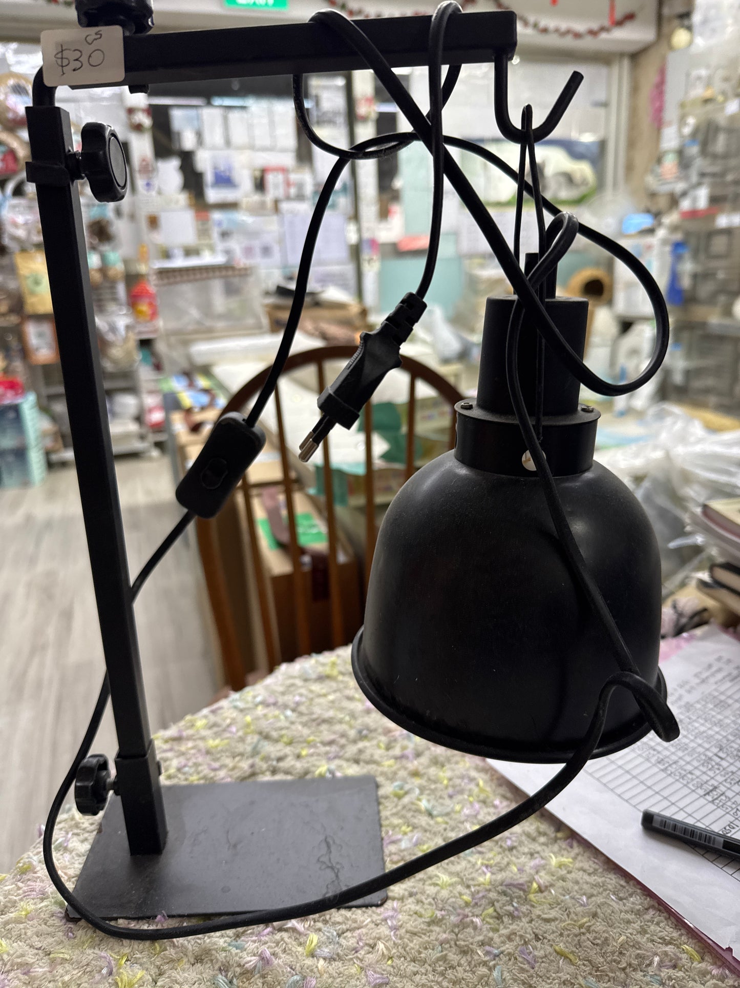 Used items/ used products/ 90% or brand néw items