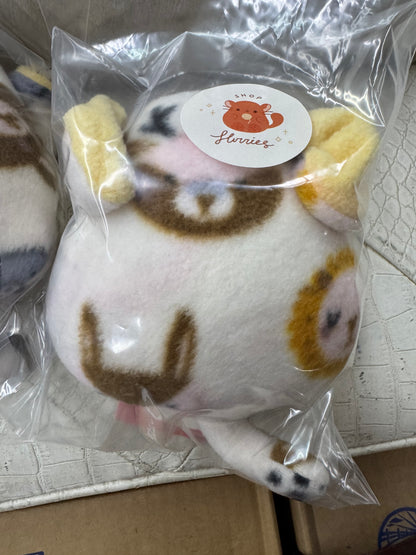 Anti Pill fleece products: chin beanies, tempura pillows and hammocks by Flurries
