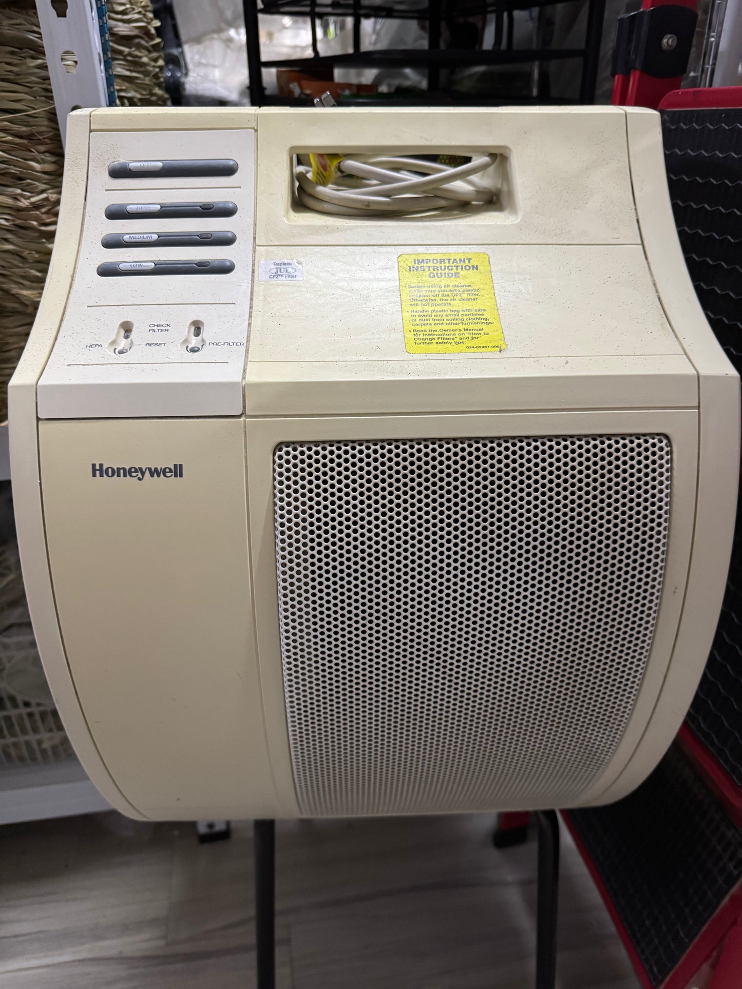 Clearance: Used Honeywell air purifier working well n cleaned