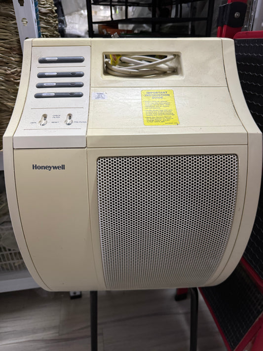 Clearance: Used Honeywell air purifier working well n cleaned