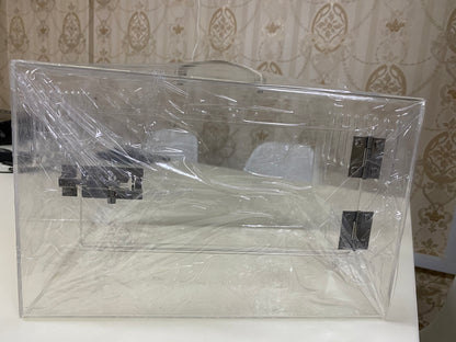 Acrylic Pet Carrier/ carriers 3 mm and 4 mm thick with latch and stainless steel hinges.35x25x22 cm without accessories